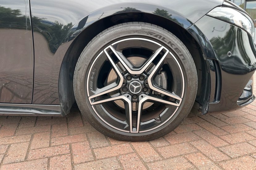 Mercedes-Benz A Class 1.3 A180 Amg Line Edition Premium Hatchback Black #4