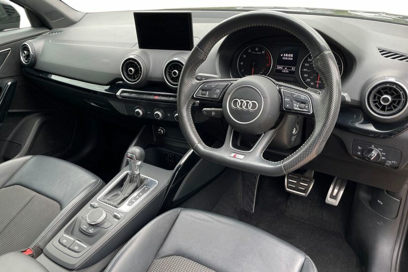Audi Q2 1.5 Tfsi Cod 35 Black Edition Suv S Tro Black #6