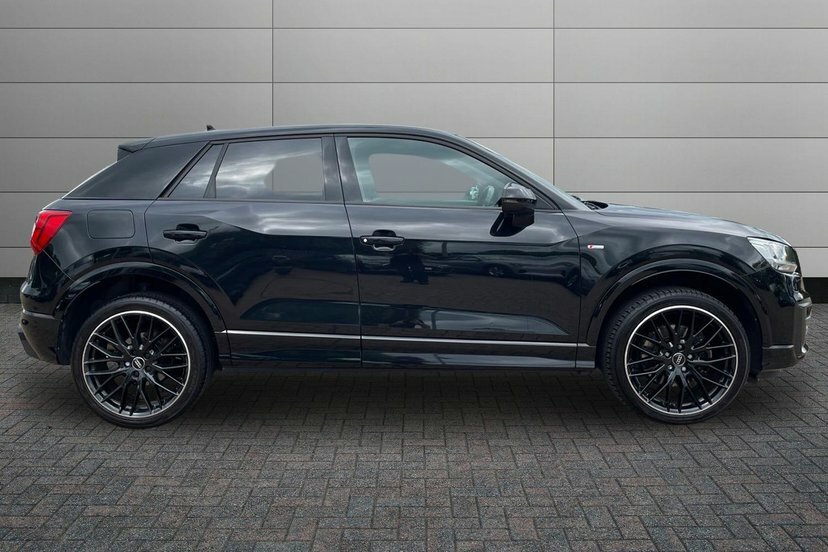 Audi Q2 1.5 Tfsi Cod 35 Black Edition Suv S Tro Black #4
