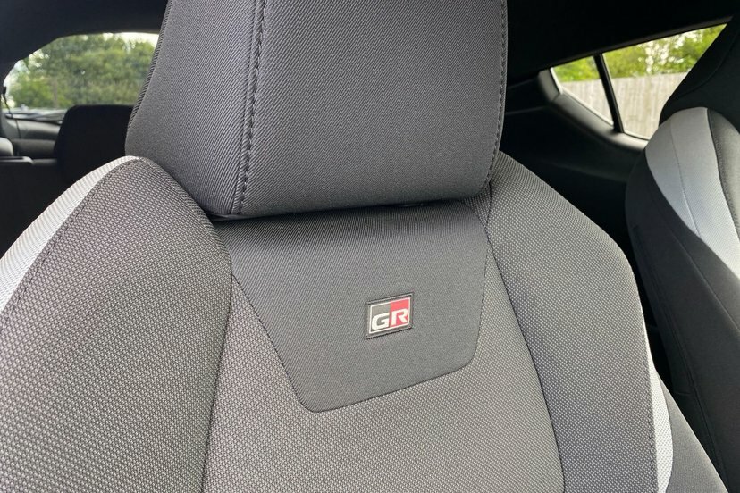 Toyota C-Hr 1.8 Hybrid Design Cvt White #29