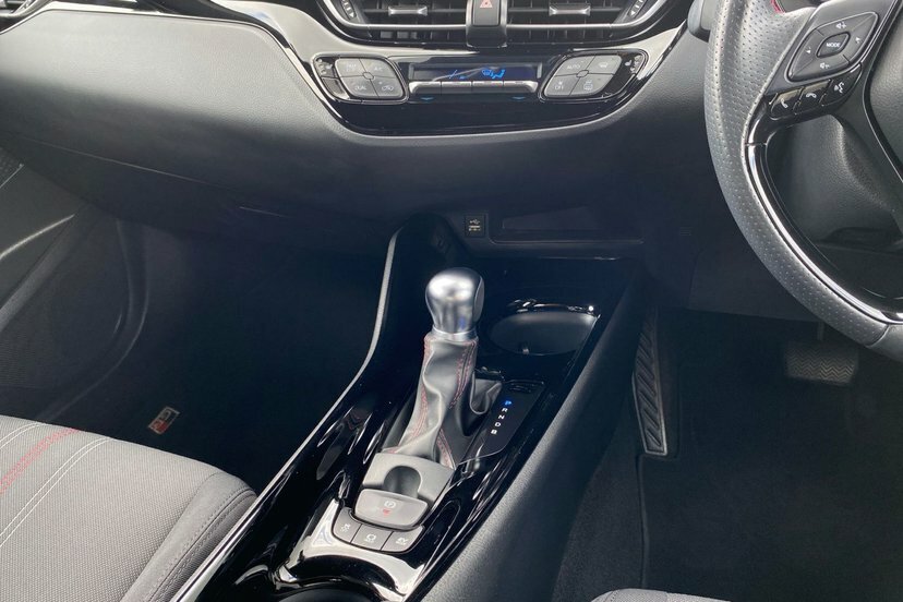 Toyota C-Hr 1.8 Hybrid Design Cvt White #38