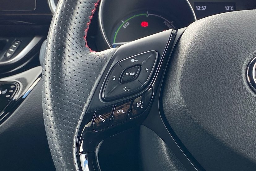 Toyota C-Hr 1.8 Hybrid Design Cvt White #35