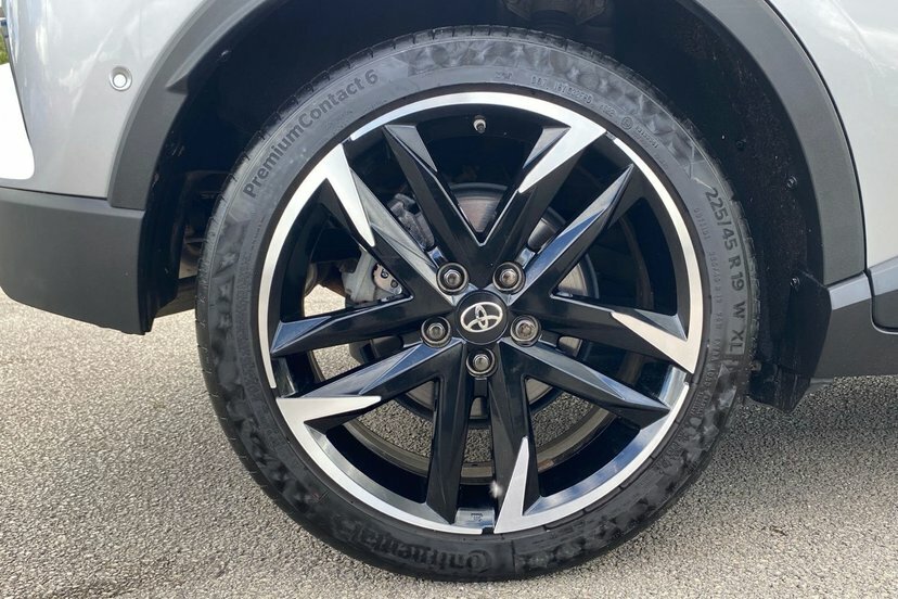 Toyota C-Hr 1.8 Hybrid Design Cvt White #21