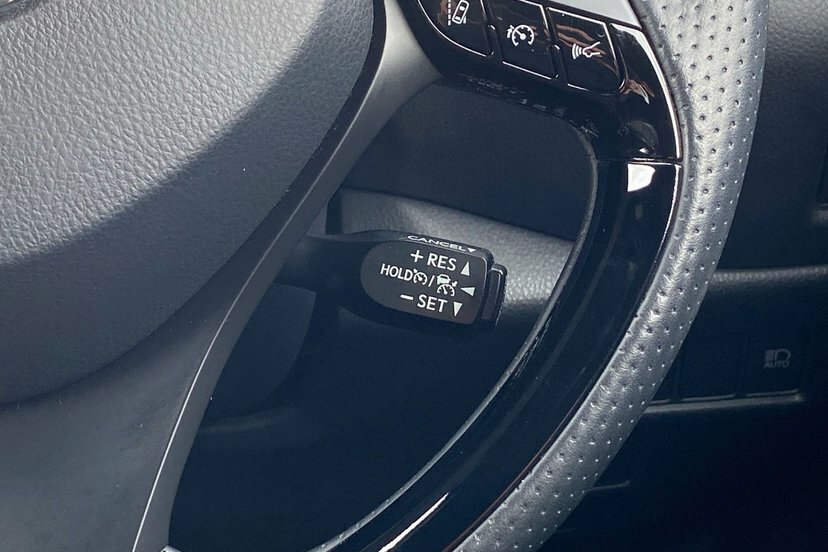 Toyota C-Hr 1.8 Hybrid Design Cvt White #37