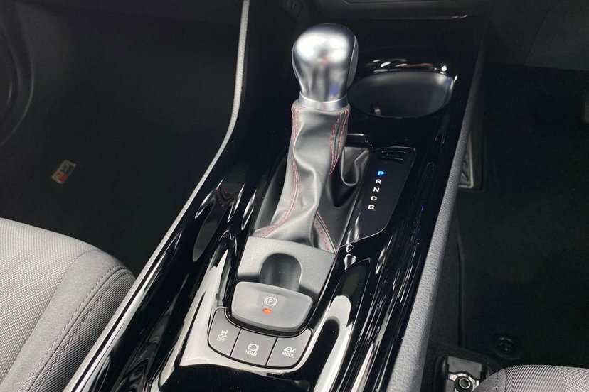Toyota C-Hr 1.8 Hybrid Design Cvt White #39