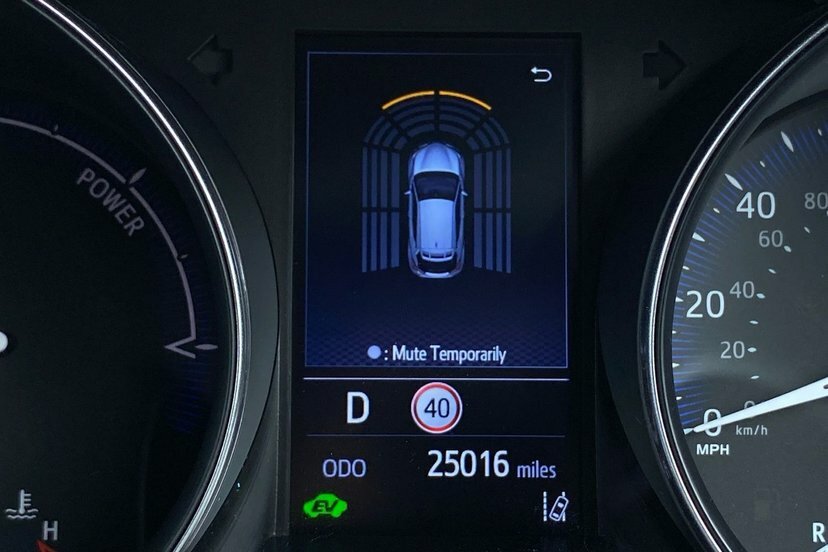 Toyota C-Hr 1.8 Hybrid Design Cvt White #47