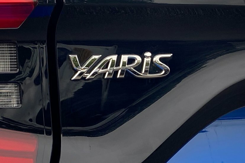 Toyota Yaris 1.5 Vvt-h Icon E-cvt Euro 6 Ss Black #26