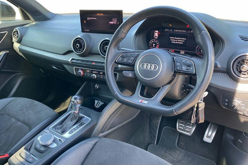 Audi SQ2 2.0 Tfsi Black Edition Suv S Tronic Qua LF70DPN White #6