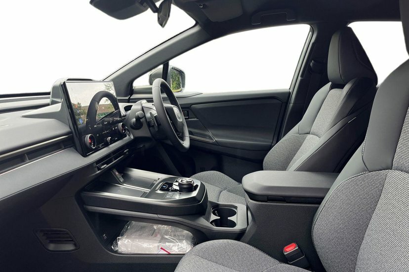 Toyota bZ4X 73.1Kwh Design Suv 224 Ps Silver #3