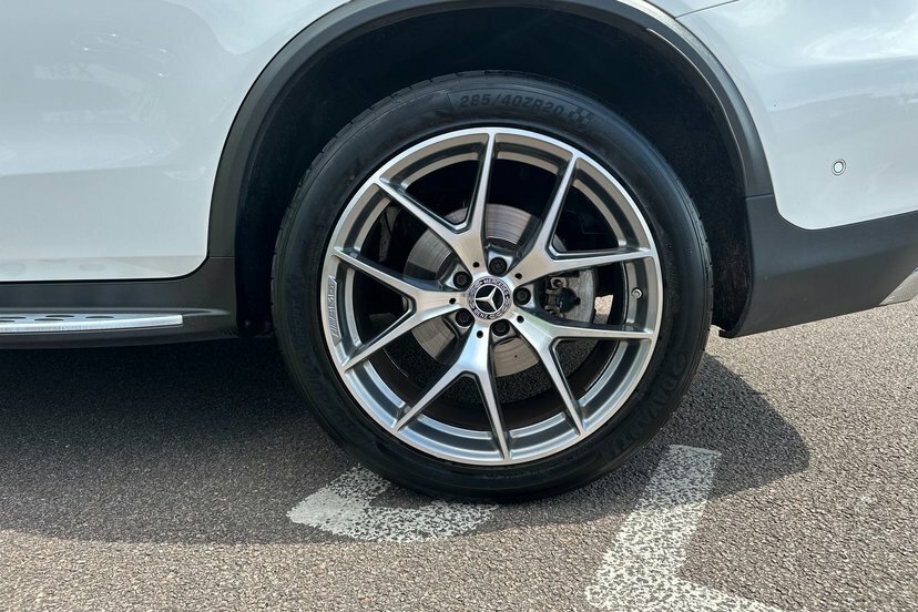 Mercedes-Benz GLC Class Glc300 Amg Line Premium Plus White #4