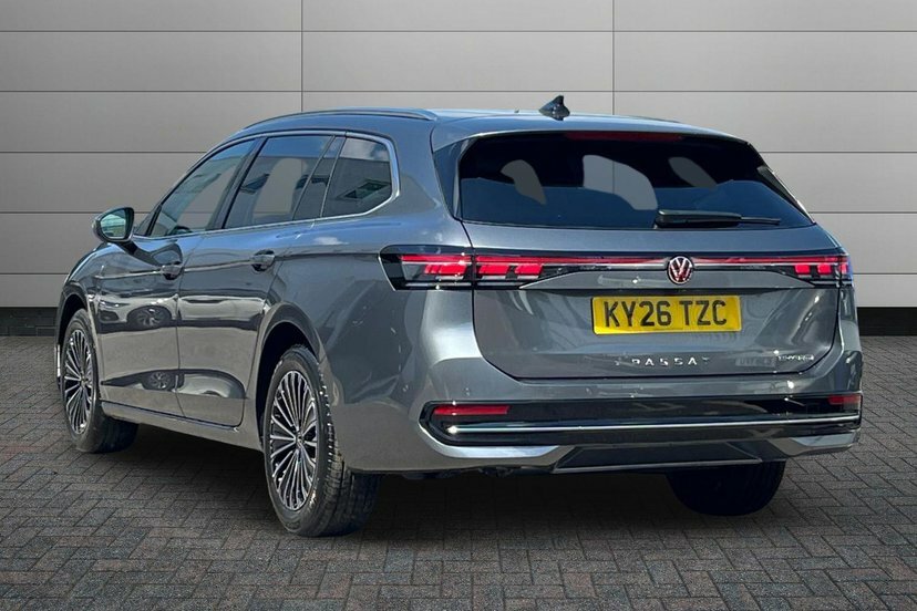 Volkswagen Passat 1.5 Tsi Ehybrid 19.7Kwh Elegance Estate Grey #3