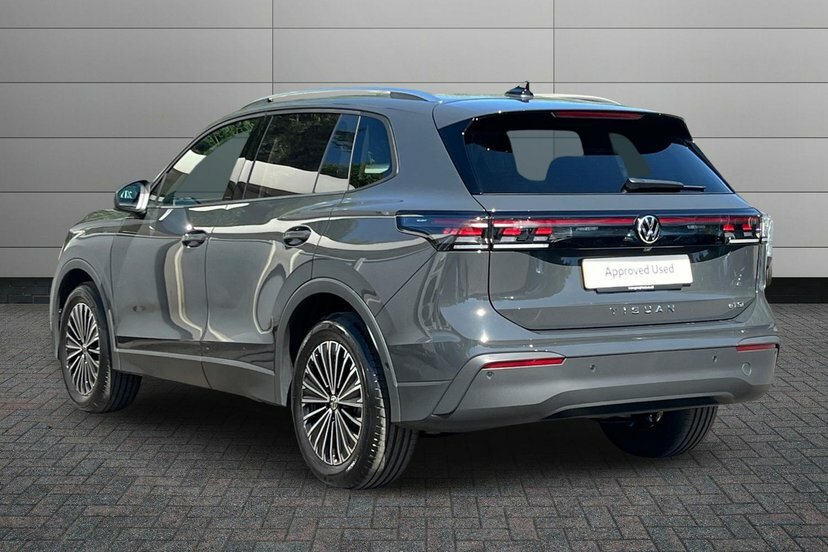 Volkswagen Tiguan 1.5 Etsi Mhev Match Suv Hybrid Dsg 150 GL26UYW Grey #3