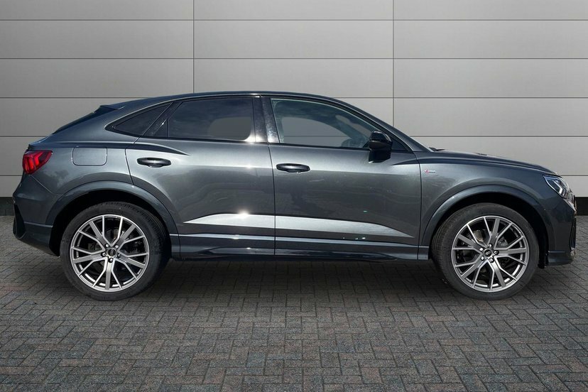 Audi Q3 1.5 Tfsi Cod 35 Black Edition Sportback SP75NBG Grey #4
