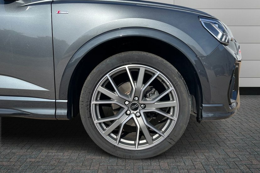 Audi Q3 1.5 Tfsi Cod 35 Black Edition Sportback SP75NBG Grey #5