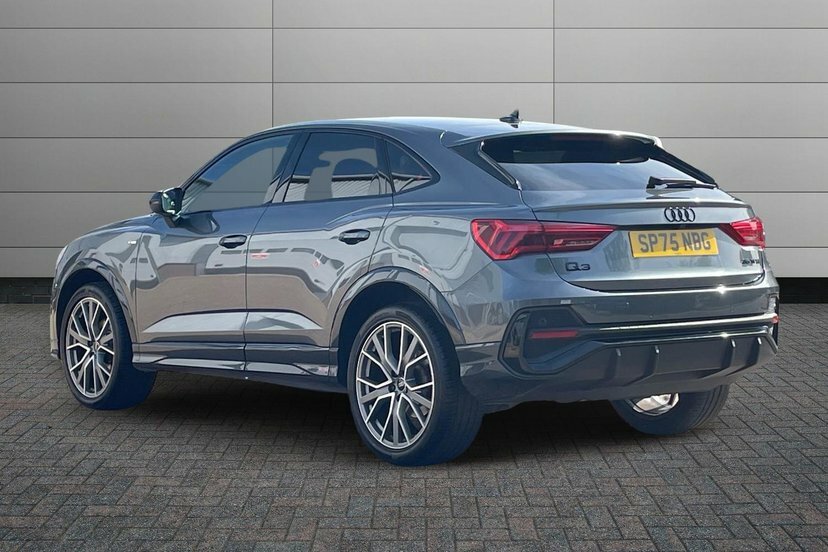 Audi Q3 1.5 Tfsi Cod 35 Black Edition Sportback SP75NBG Grey #3