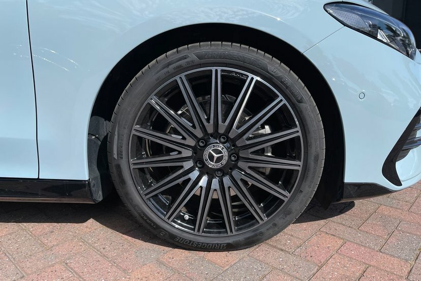 Mercedes-Benz CLA Class 1.5 Cla220h Hybrid Amg Line Premium Plus Saloon Green #4