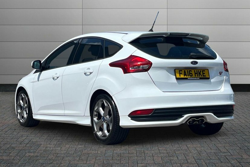 Ford Focus 2.0 Tdci St-1 Hatchback 185 Ps White #3