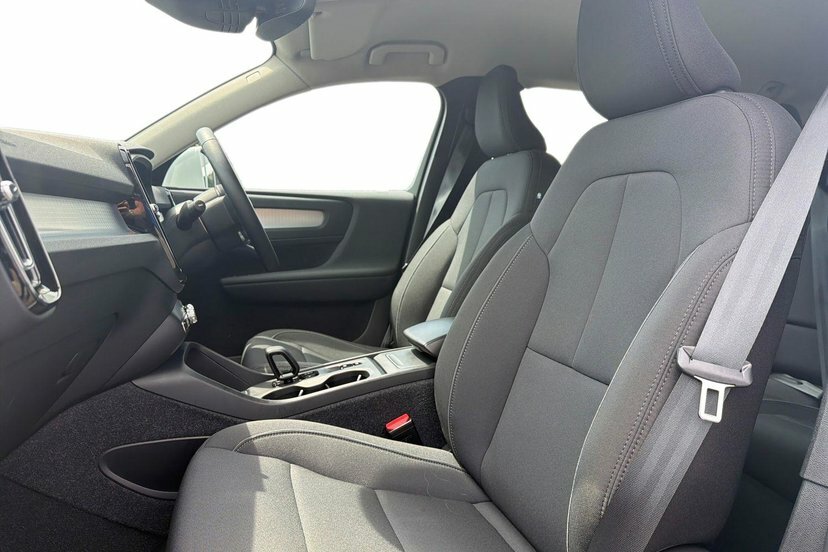 Volvo XC40 1.5 T3 Momentum Suv 163 Ps Silver #2