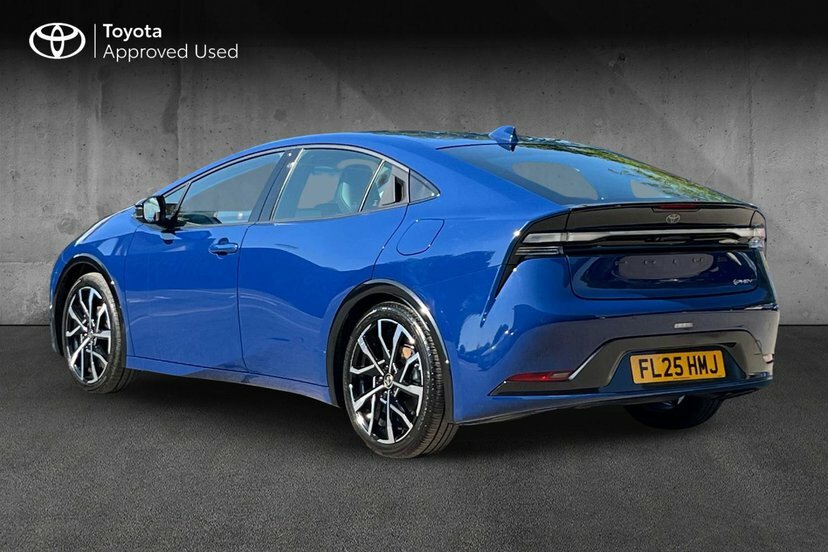 Toyota Prius 2.0 13.6Kwh Excel Hatchback Plug-in Hyb #3