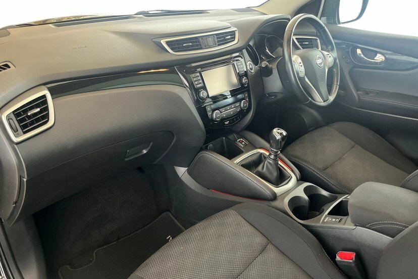 Nissan Qashqai 1.6 Dig-t N-connecta 2Wd Black #2