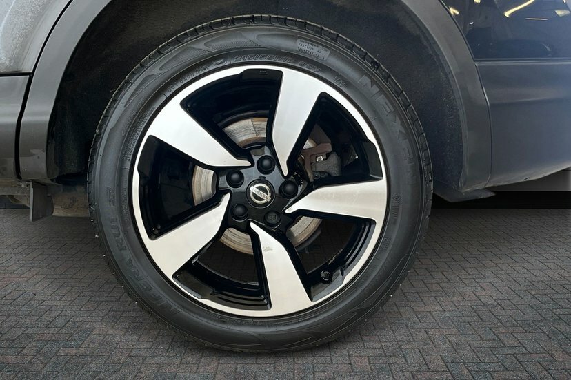 Nissan Qashqai 1.6 Dig-t N-connecta 2Wd Black #5