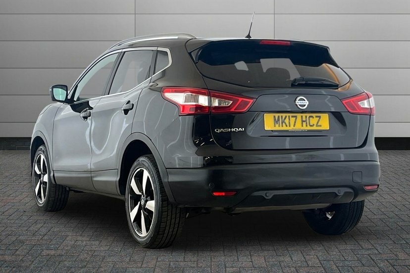 Nissan Qashqai 1.6 Dig-t N-connecta 2Wd Black #3
