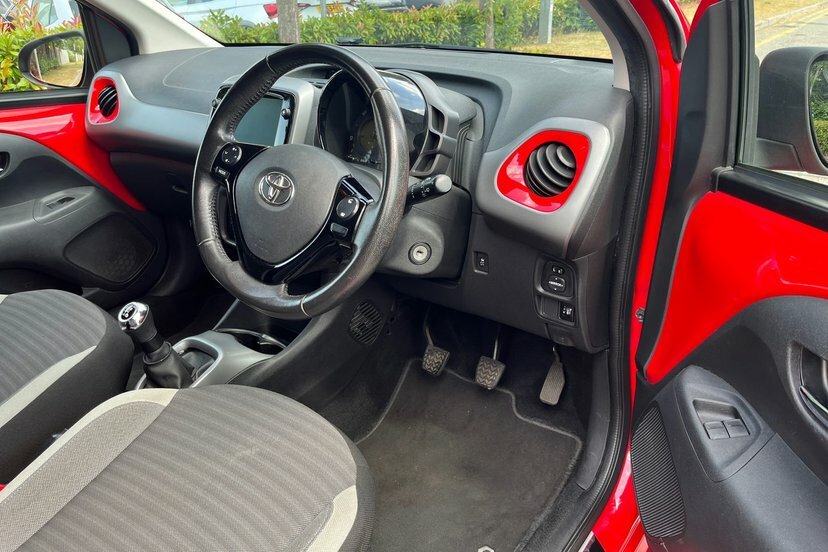 Toyota Aygo Hatchback 1.0 Vvt-i X-play Euro 6 201919 White #11