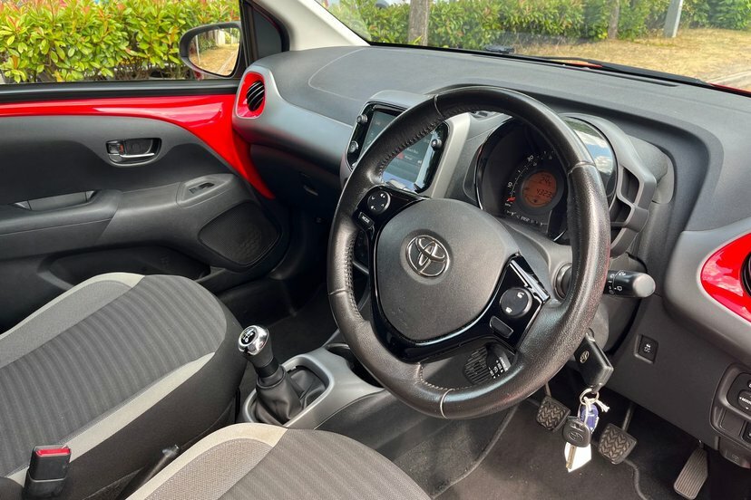 Toyota Aygo Hatchback 1.0 Vvt-i X-play Euro 6 201919 White #23