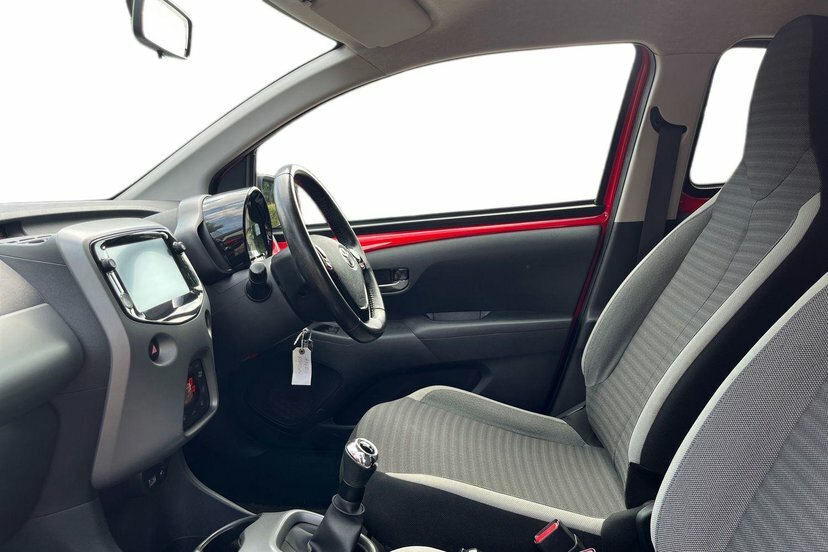 Toyota Aygo 1.0 Vvt-i X-trend Hatchback 71 Red #2