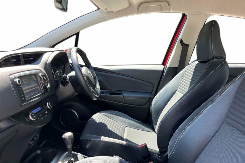 Toyota Yaris 1.5 Vvt-h Excel Hatchback Hybrid E-cvt Red #2