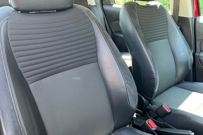 Toyota Yaris Yaris Sport Vvt-i Red #22