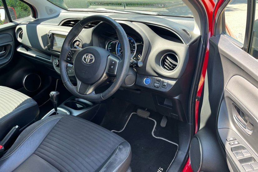 Toyota Yaris Yaris Sport Vvt-i Red #11