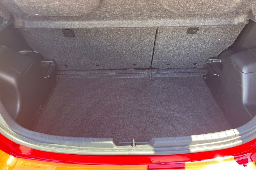 Toyota Yaris Yaris Sport Vvt-i Red #9