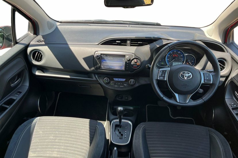 Toyota Yaris 1.5 Vvt-h Excel Hatchback Hybrid E-cvt Red #6