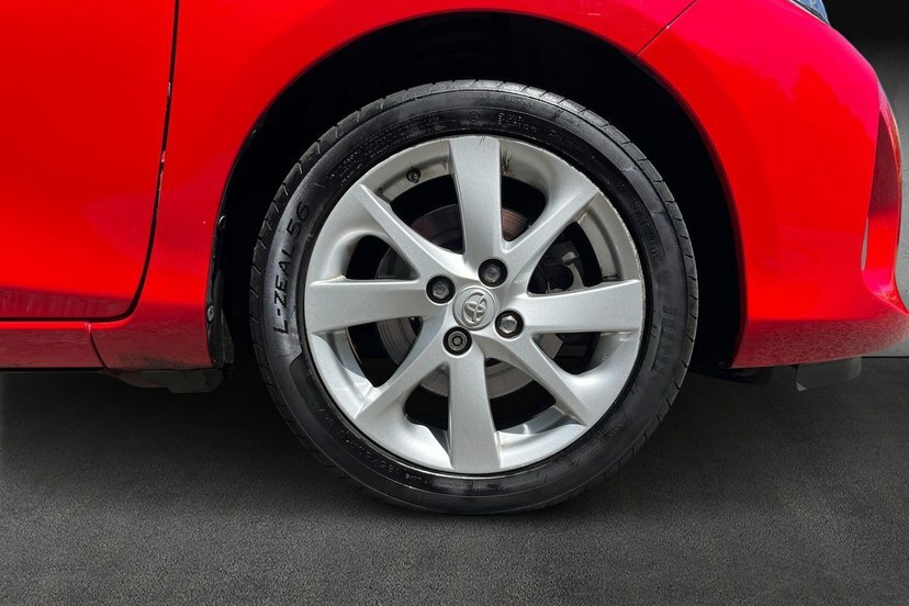 Toyota Yaris 1.5 Vvt-h Excel Hatchback Hybrid E-cvt Red #5