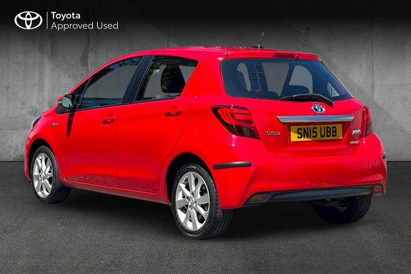 Toyota Yaris 1.5 Vvt-h Excel Hatchback Hybrid E-cvt Red #3