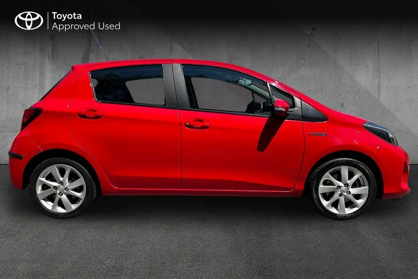 Toyota Yaris 1.5 Vvt-h Excel Hatchback Hybrid E-cvt Red #4
