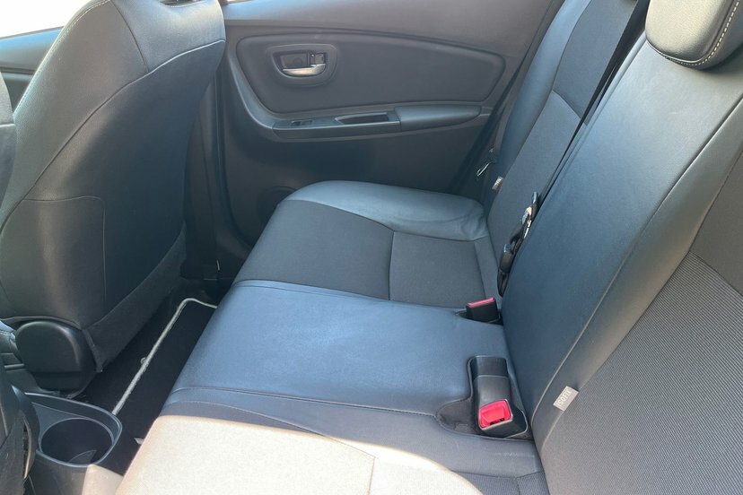 Toyota Yaris Yaris Sport Vvt-i Red #25