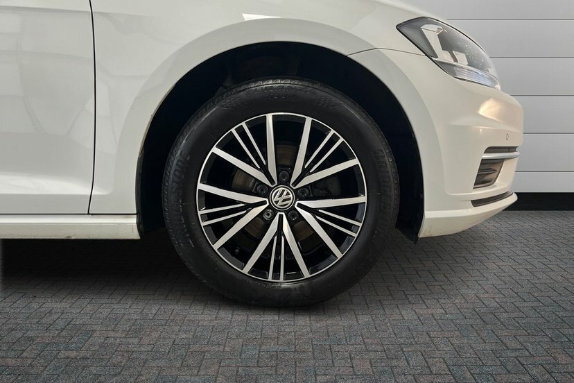 Volkswagen Golf 1.0 Tsi Se Nav Hatchback 115 Ps White #5