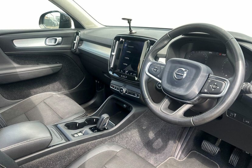 Volvo XC40 2.0 T4 Momentum Suv Awd 190 Ps EK20NVA Black #6