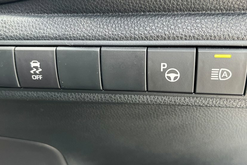 Toyota Corolla 1.8 Vvt-h Gpf Icon Tech Touring Sports White #29