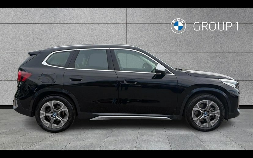 BMW iX1 30 66.5Kwh Xline Suv Xdrive 11K Black #3