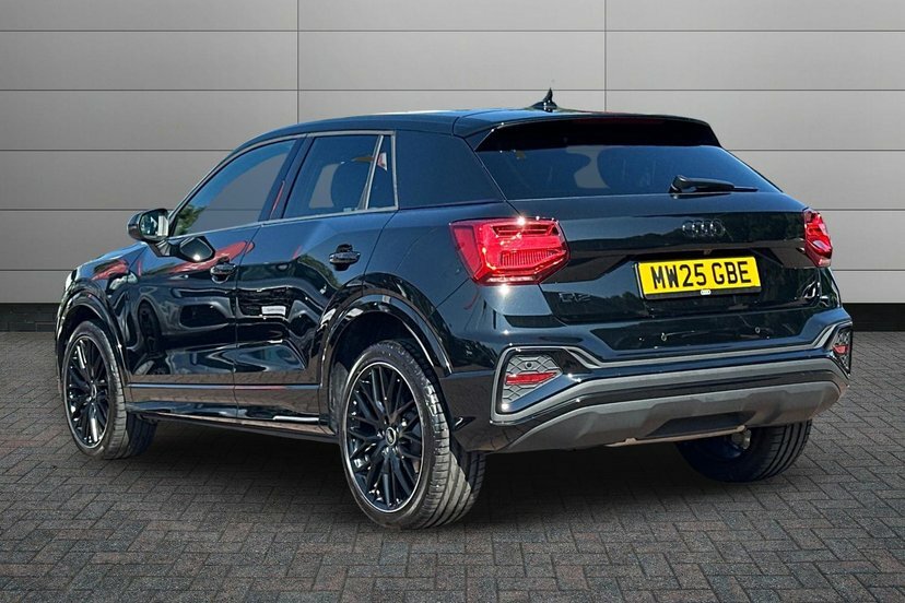 Audi Q2 1.5 Tfsi Cod 35 Black Edition Suv S Tro Black #3