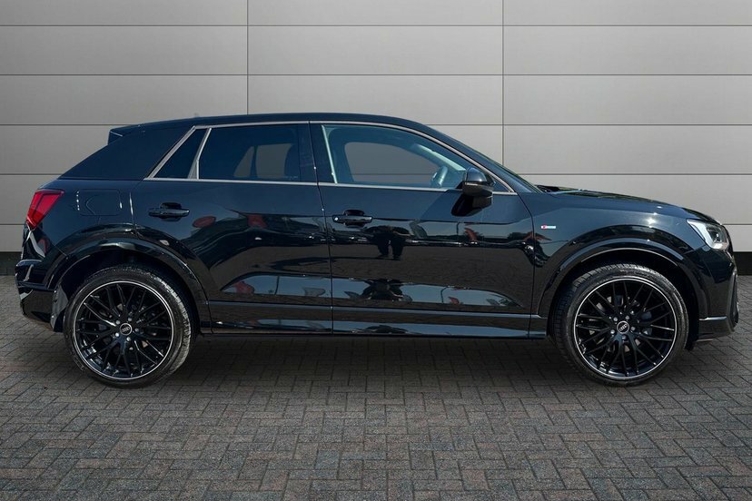 Audi Q2 1.5 Tfsi Cod 35 Black Edition Suv S Tro Black #4