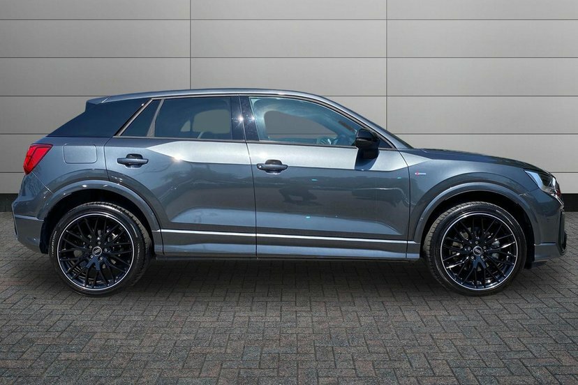 Audi Q2 1.5 Tfsi Cod 35 Black Edition Suv S Tro DA75TZV Grey #4