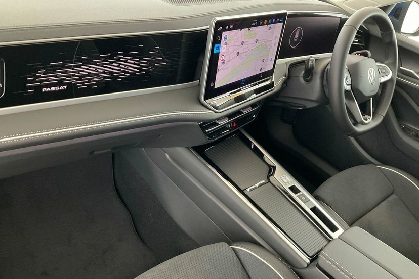 Volkswagen Passat 1.5 Tsi Ehybrid 19.7Kwh Elegance Estate KY26UAE Blue #2