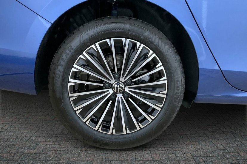 Volkswagen Passat 1.5 Tsi Ehybrid 19.7Kwh Elegance Estate KY26UAE Blue #5