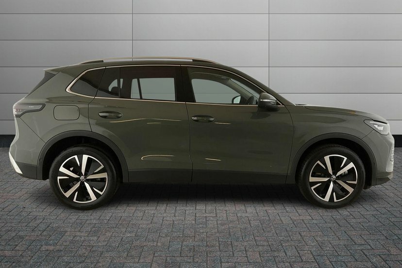 Volkswagen Tiguan 1.5 Tsi Ehybrid 19.7Kwh Elegance Suv Pl DK75YOP Green #4