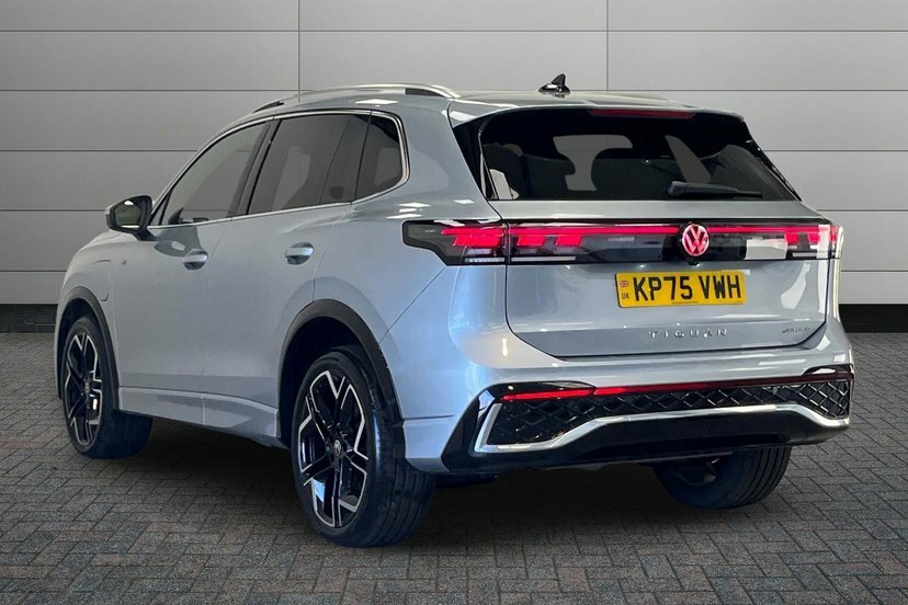 Volkswagen Tiguan 1.5 Tsi Ehybrid 19.7Kwh R-line Suv Plug Silver #3