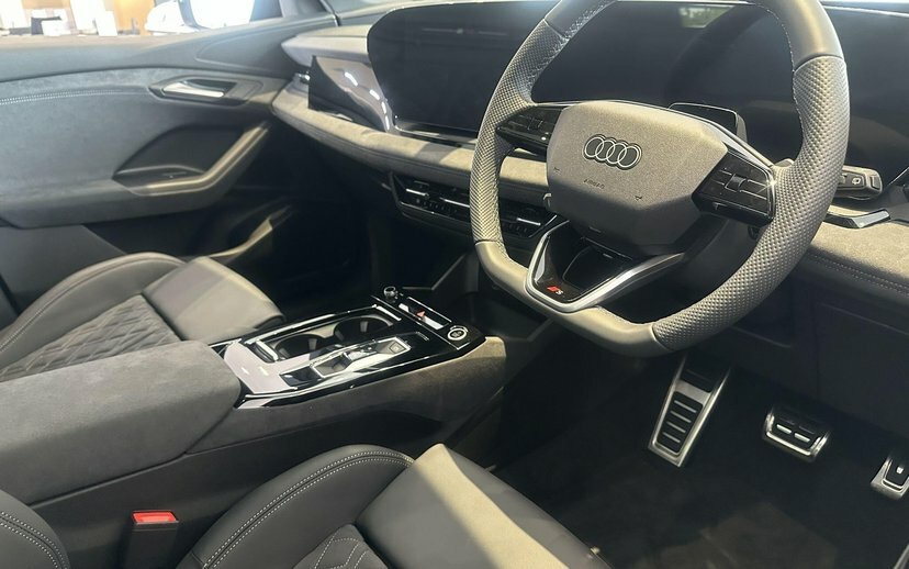 Audi Q6 E-Tron 100Kwh Black Edition Quattro WP26ZSJ Black #5
